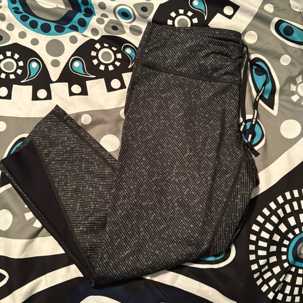 Cropped Nike workout pants